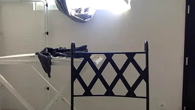 Snapshot of vanillesoumise chatting on 03/07/25, 08:56 vanillesoumise online show from 03/07/25, 08:56