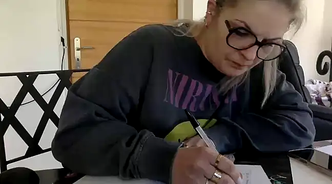 Snapshot of vanillesoumise chatting on 03/18/25, 08:36 vanillesoumise online show from 03/18/25, 08:36