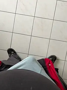 Snapshot of lescoquin2215 chatting on 11/21/25, 08:35 lescoquin2215 online show from 11/21/25, 08:35