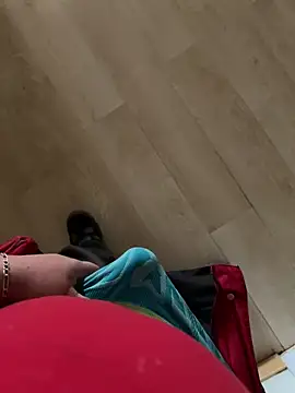 Snapshot of lescoquin2215 chatting on 11/27/25, 10:39 lescoquin2215 online show from 11/27/25, 10:39