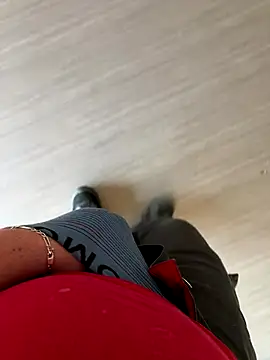 Snapshot of lescoquin2215 chatting on 01/06/26, 10:41 lescoquin2215 online show from 01/06/26, 10:41