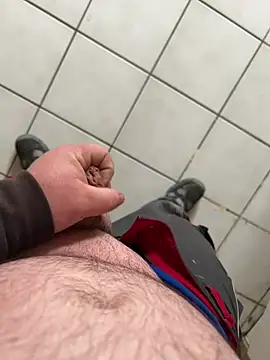 Snapshot of lescoquin2215 chatting on 02/20/26, 09:43 lescoquin2215 online show from 02/20/26, 09:43