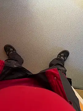 Snapshot of lescoquin2215 chatting on 02/25/26, 08:46 lescoquin2215 online show from 02/25/26, 08:46