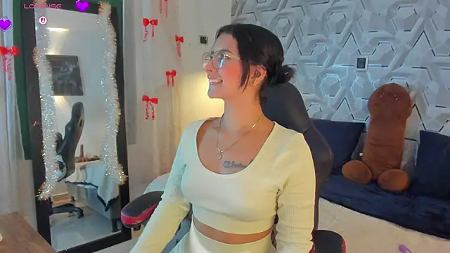 Sophiee Hill online show from 04/22/26, 07:11