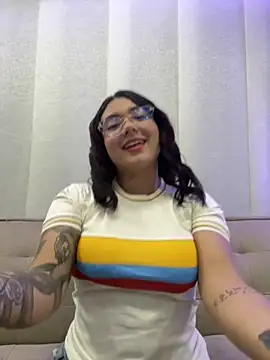 Snapshot of camianddanna chatting on 11/15/25, 11:21 camianddanna online show from 11/15/25, 11:21