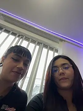 Snapshot of camianddanna chatting on 11/28/25, 07:27 camianddanna online show from 11/28/25, 07:27