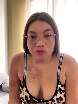 WhiteWomen online show from 09/25/25, 08:23