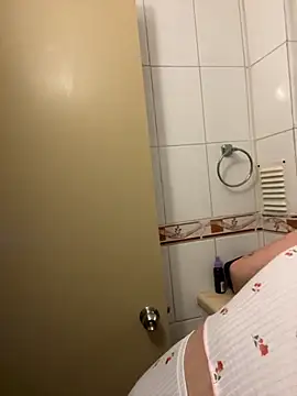 WhiteWomen online show from 10/28/25, 11:07