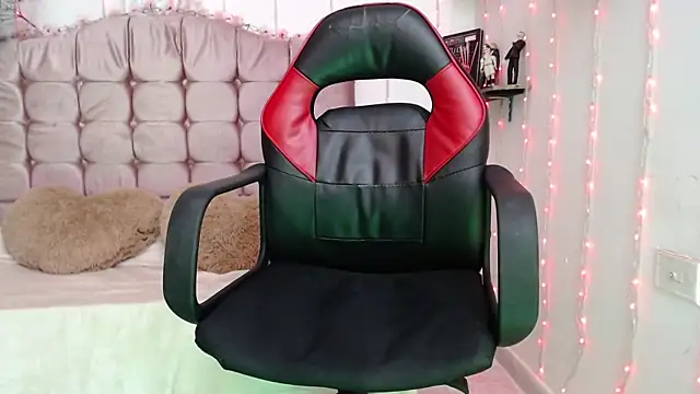 Snapshot of sapphire_lilac chatting on 12/21/24, 06:41 sapphire lilac online show from 12/21/24, 06:41