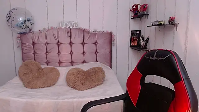 Snapshot of sapphire_lilac chatting on 01/04/25, 06:52 sapphire lilac online show from 01/04/25, 06:52