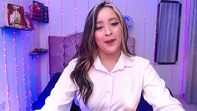 Snapshot of sapphire_lilac chatting on 02/06/25, 04:10 sapphire lilac online show from 02/06/25, 04:10