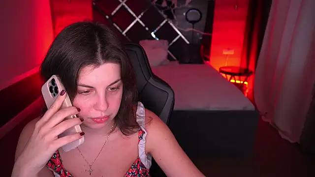 Snapshot of MirandaWong chatting on 10/24/25, 05:26 MirandaWong online show from 10/24/25, 05:26