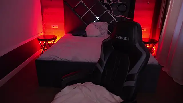 Snapshot of MirandaWong chatting on 10/25/25, 05:15 MirandaWong online show from 10/25/25, 05:15