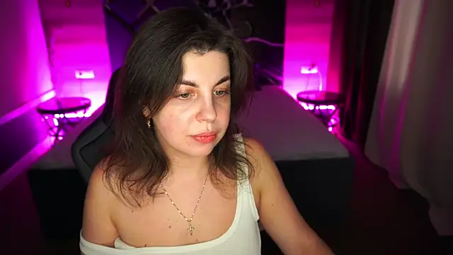 Snapshot of MirandaWong chatting on 11/15/25, 06:44 MirandaWong online show from 11/15/25, 06:44