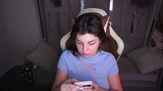 Snapshot of MirandaWong chatting on 02/23/26, 05:27 MirandaWong online show from 02/23/26, 05:27