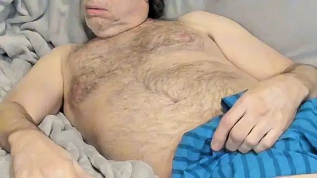 Snapshot of MidwestDadbod chatting on 10/14/25, 12:50 MidwestDadbod online show from 10/14/25, 12:50