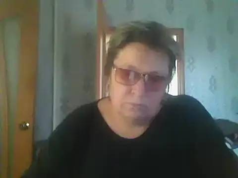 Snapshot of MelanieCold467 chatting on 10/17/25, 10:07 MelanieCold467 online show from 10/17/25, 10:07