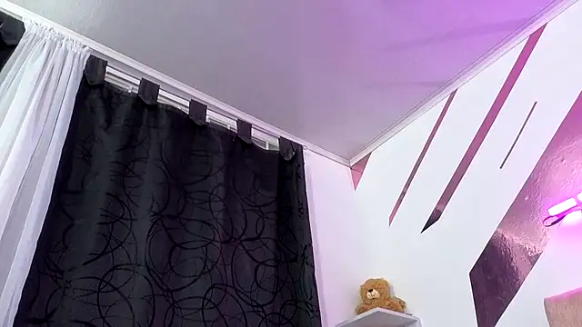 Kitten Hot  online show from 10/29/25, 12:57