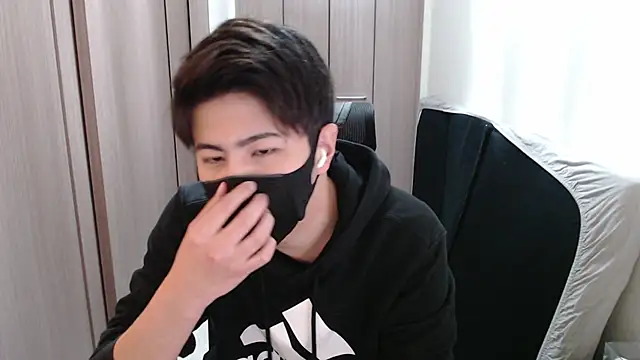 Snapshot of ryota_kkk chatting on 12/20/24, 12:49 ryota kkk online show from 12/20/24, 12:49