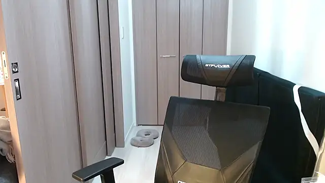 Snapshot of ryota_kkk chatting on 02/16/25, 01:27 ryota kkk online show from 02/16/25, 01:27