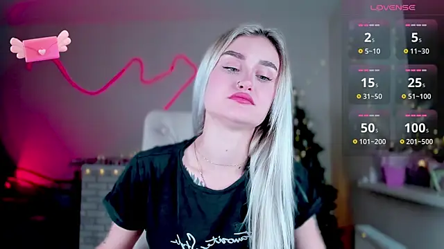 Snapshot of _Ravenaa chatting on 12/12/24, 01:28 Ravenaa online show from 12/12/24, 01:28