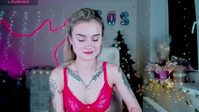 Snapshot of _Ravenaa chatting on 01/06/25, 04:44 Ravenaa online show from 01/06/25, 04:44