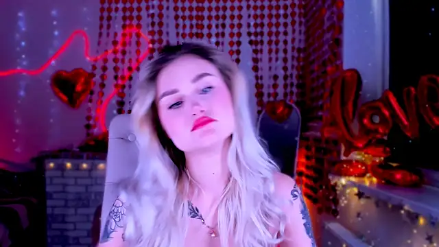 Snapshot of _Ravenaa chatting on 02/26/25, 11:20 Ravenaa online show from 02/26/25, 11:20