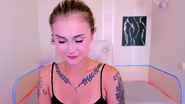 Snapshot of _Ravenaa chatting on 09/13/25, 08:47 Ravenaa online show from 09/13/25, 08:47