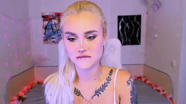 Snapshot of _Ravenaa chatting on 11/01/25, 03:14 Ravenaa online show from 11/01/25, 03:14