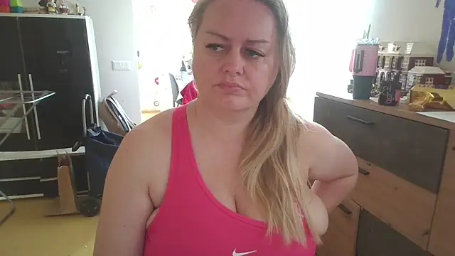 Snapshot of Meliss_Official9 chatting on 06/19/26, 05:12 Meliss Official9 online show from 06/19/26, 05:12