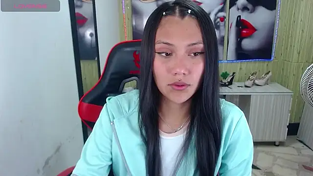 Snapshot of Catalehia_Milk chatting on 01/29/25, 03:22 Catalehia Milk online show from 01/29/25, 03:22