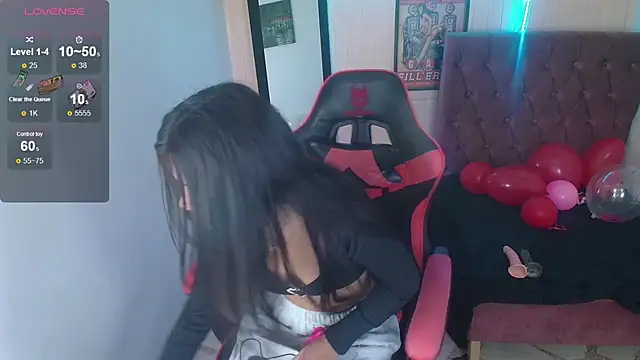 Snapshot of Catalehia_Milk chatting on 02/19/25, 07:48 Catalehia Milk online show from 02/19/25, 07:48