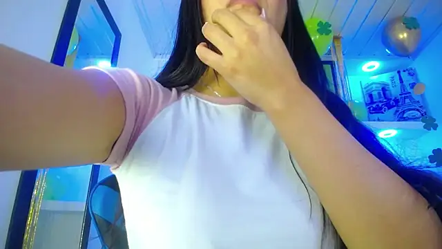 Snapshot of Catalehia_Milk chatting on 03/18/25, 12:27 Catalehia Milk online show from 03/18/25, 12:27