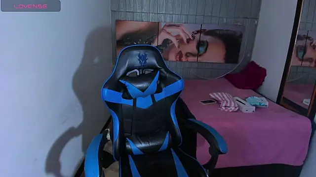 Snapshot of Catalehia_Milk chatting on 09/12/25, 03:39 Catalehia Milk online show from 09/12/25, 03:39