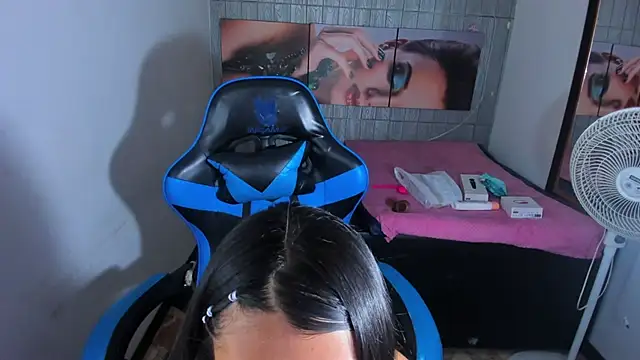 Snapshot of Catalehia_Milk chatting on 09/14/25, 04:00 Catalehia Milk online show from 09/14/25, 04:00