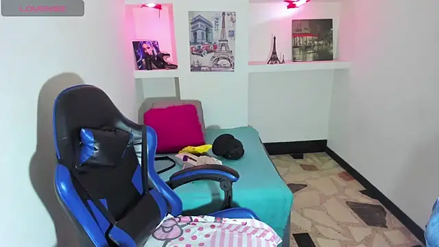 Snapshot of Catalehia_Milk chatting on 10/22/25, 07:57 Catalehia Milk online show from 10/22/25, 07:57