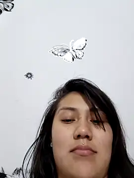 Snapshot of Catalehia_Milk chatting on 11/16/25, 04:18 Catalehia Milk online show from 11/16/25, 04:18