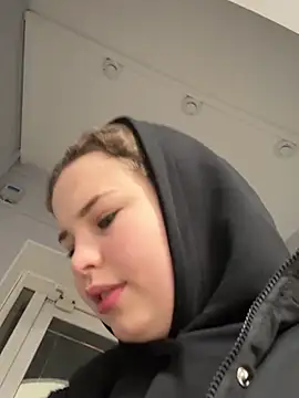 Snapshot of AlenaDast chatting on 12/13/24, 03:11 AlenaDast online show from 12/13/24, 03:11