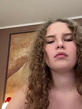 Snapshot of AlenaDast chatting on 12/20/24, 03:42 AlenaDast online show from 12/20/24, 03:42