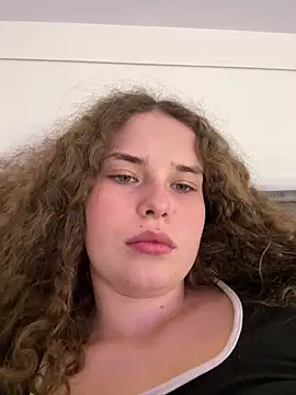 Snapshot of AlenaDast chatting on 01/10/25, 04:09 AlenaDast online show from 01/10/25, 04:09