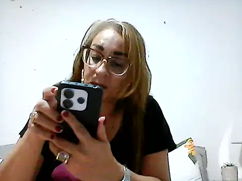 Snapshot of karlabarrera chatting on 09/15/25, 09:59 karlabarrera online show from 09/15/25, 09:59