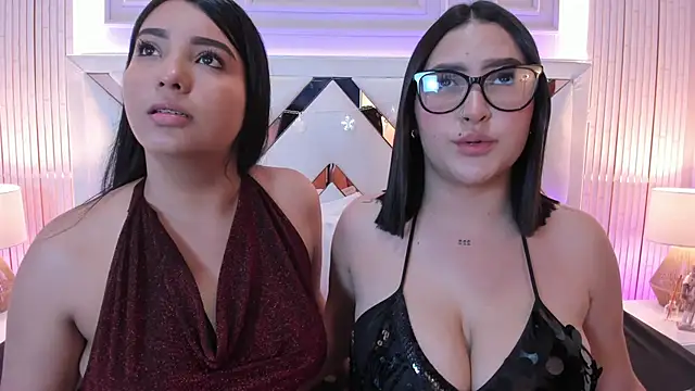 Snapshot of madeleine2112 chatting on 12/14/25, 12:38 madeleine2112 online show from 12/14/25, 12:38