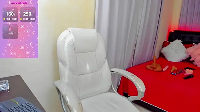 Snapshot of Hot_beauty__ chatting on 01/23/25, 04:19 Hot beauty online show from 01/23/25, 04:19