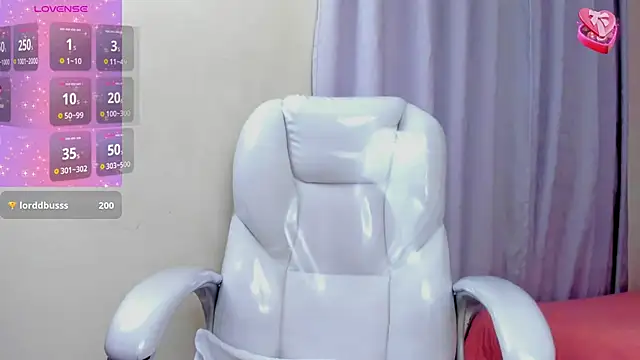 Snapshot of Hot_beauty__ chatting on 01/25/25, 02:47 Hot beauty online show from 01/25/25, 02:47