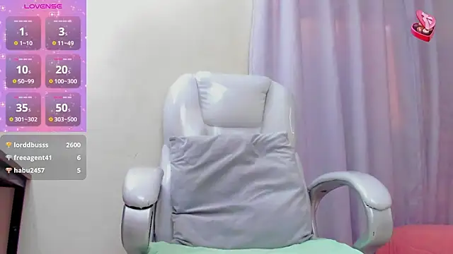 Snapshot of Hot_beauty__ chatting on 01/25/25, 11:55 Hot beauty online show from 01/25/25, 11:55