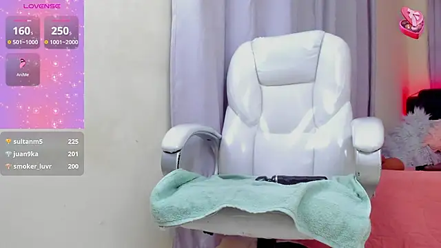 Snapshot of Hot_beauty__ chatting on 01/26/25, 07:21 Hot beauty online show from 01/26/25, 07:21