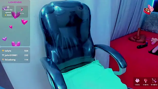 Snapshot of Hot_beauty__ chatting on 02/14/25, 12:25 Hot beauty online show from 02/14/25, 12:25