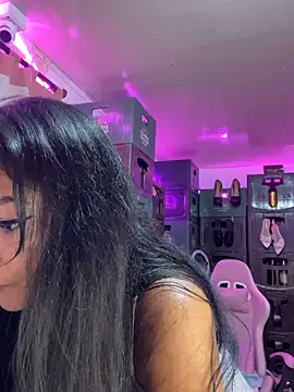 Snapshot of Hot_beauty__ chatting on 09/13/25, 03:28 Hot beauty online show from 09/13/25, 03:28