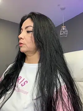 Snapshot of Hot_beauty__ chatting on 10/13/25, 12:32 Hot beauty online show from 10/13/25, 12:32