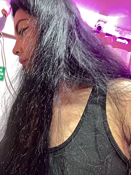 Snapshot of Hot_beauty__ chatting on 10/18/25, 03:53 Hot beauty online show from 10/18/25, 03:53